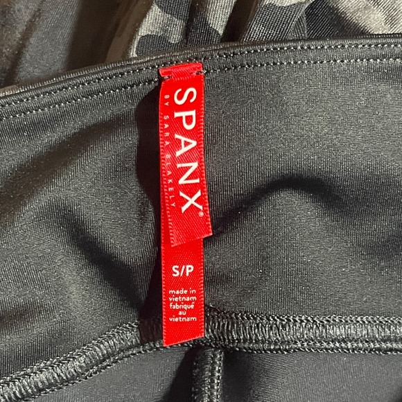 SPANX Leggings Small Black Grey Camo High Waist Activewear Athleisure 20185R - Picture 3 of 10
